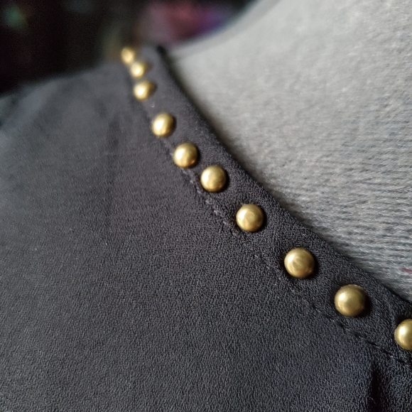 Stitch Fix Gold Studded Keyhole Split Back Top - M - Picture 3 of 5